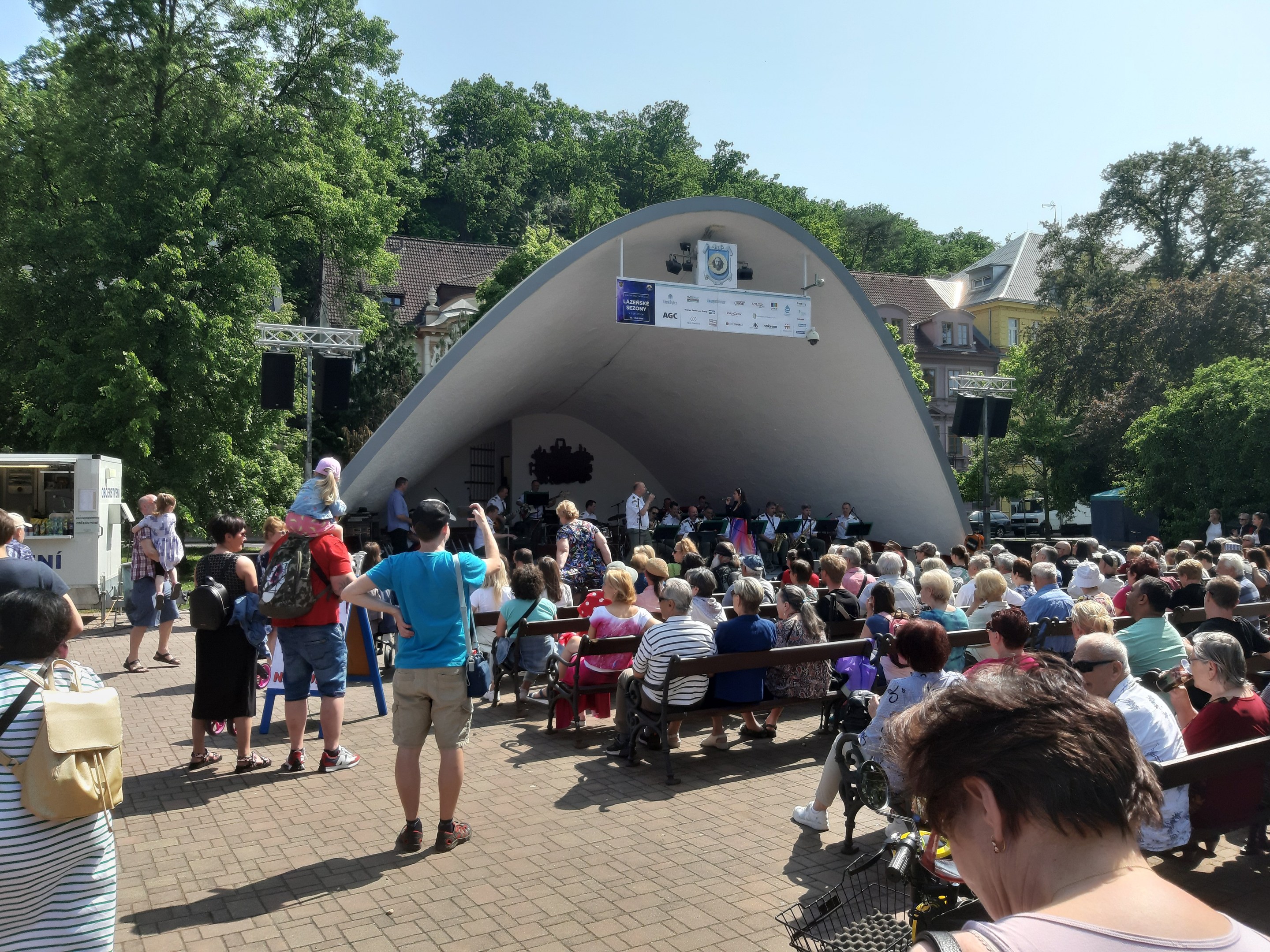 Dieses Wochenende findet die St. Bernard Party statt         St. Bernard Mensa wird zum Party-Tempel
