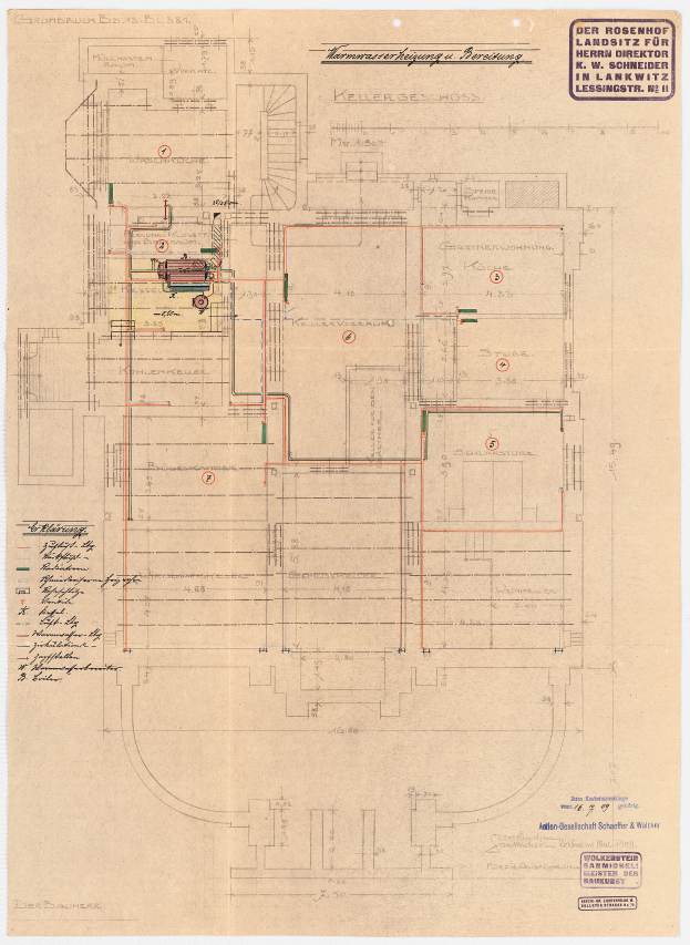 Ein detailliertes architektonisches Zeichnung des Rosenhof-Krankenhauses in Hamburg, Deutschland, das ein Gebäude mit zahlreichen Drähten und Text zeigt, der den Aufbau einschließlich Räumen, Fluren und anderen Merkmalen beschreibt.