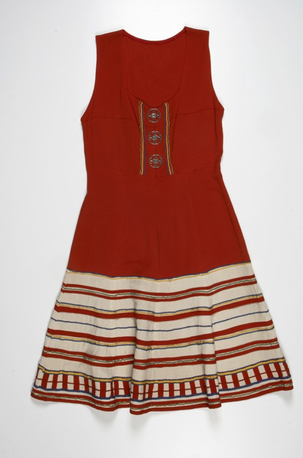 Hailey Bieber interpretiert '90s-Style-Ikone in Silber Spitze bei Time 100 Gala