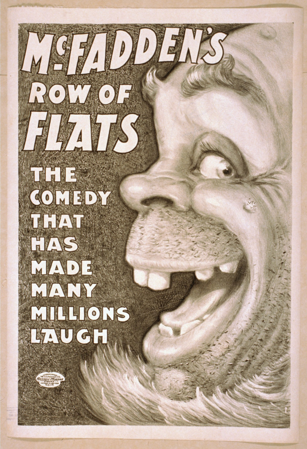 Plakat einer lachenden Person mit wilden Haaren, weit aufgerissenen Augen und einem breiten Grinsen auf einem hellgelben Hintergrund, mit dem Text "McFadden's Row of Flats: The Comedy That Has Made Many Millions Laugh."