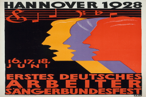 Ein Plakat für das Hannover 1928 Erste Deutsche Arbeiter Sangerbundesfest, das drei Personen in der Mitte zeigt und Text enthält, der Informationen zum Ereignis liefert.