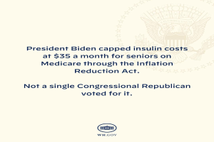 Plakat mit Text, der besagt, dass Präsident Biden die Insulin-Kosten für Senioren auf Medicare durch das Inflation Reduction Act auf 35 Dollar pro Monat begrenzt hat, mit einem Logo.