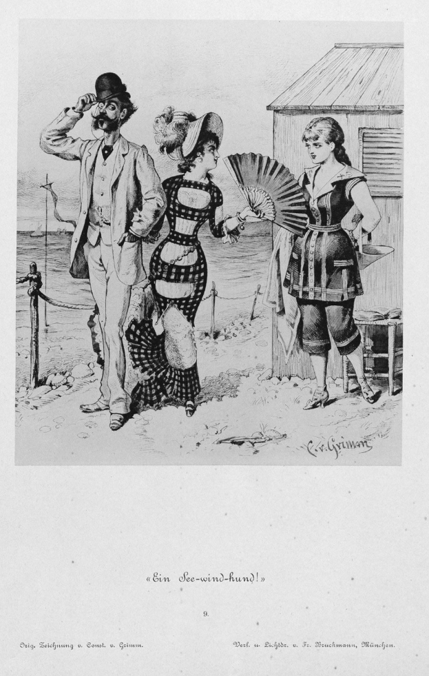 Ein Mann mit Hut und zwei Frauen stehen zusammen auf einem Strand, wobei eine Frau einen Fächer hält, ein Haus im Hintergrund und Text unten.