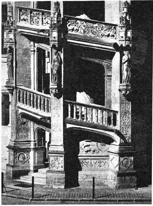 Schwarzes und weißes Foto eines Gebäudes mit einem Balkon, Geländern, Säulen, Skulpturen und Pfählen, mit dem Text "Renaissance" unten.
