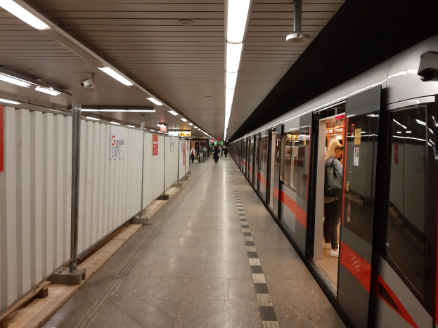 CDU-Fraktion in Berlin testet Barrieren an der U-Bahn
