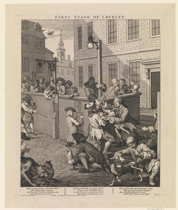 Eine Gruppe von Menschen und Tieren versammelt sich vor einem Gebäude mit Fenstern und einer Straßenlaterne, mit dem Text 'Erste Stufe der Grausamkeit' unten.