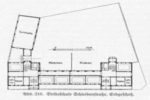Ein detaillierter Grundrissplan des Holkschule Schleidenfraße Gebäudes, der mehrere Räume mit Etiketten zeigt, die ihre Position, Größe und den Standort von Fenstern und Türen angeben.