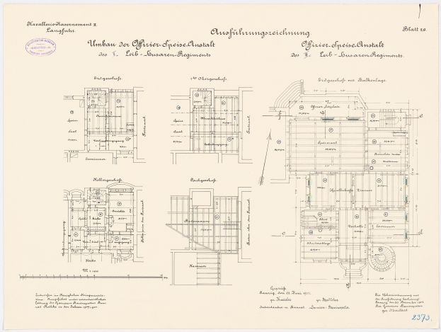 Schwarz-weißer Grundriss des ehemaligen Bundeskanzleramts, zeigt detaillierte architektonische Planung und Anmerkungen.