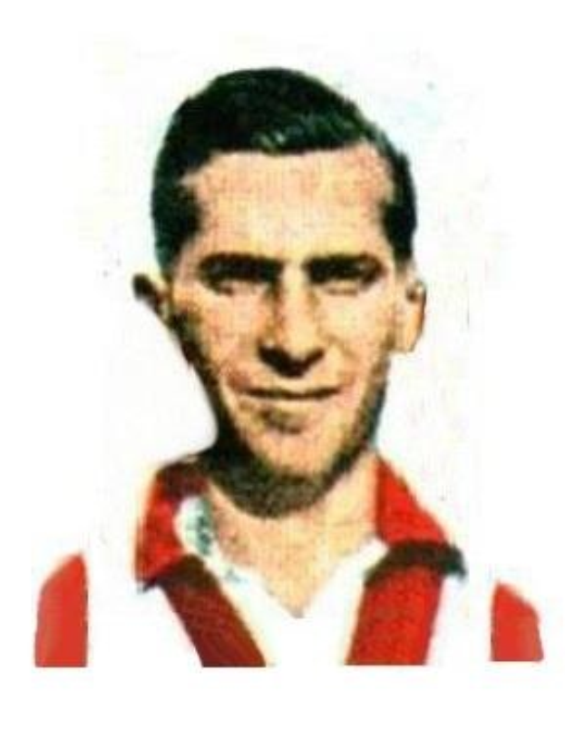 Schwarzes und weißes Porträt eines Mannes mit Schnurrbart, der mutmaßlich ein legendärer Fußballspieler ist, der im Alter von 89 Jahren starb.